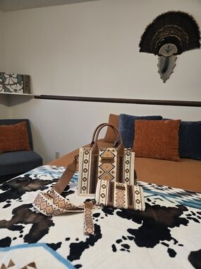 Wrangler Beige & Brown Southwestern Pattern Hand Bag with Matching Wallet